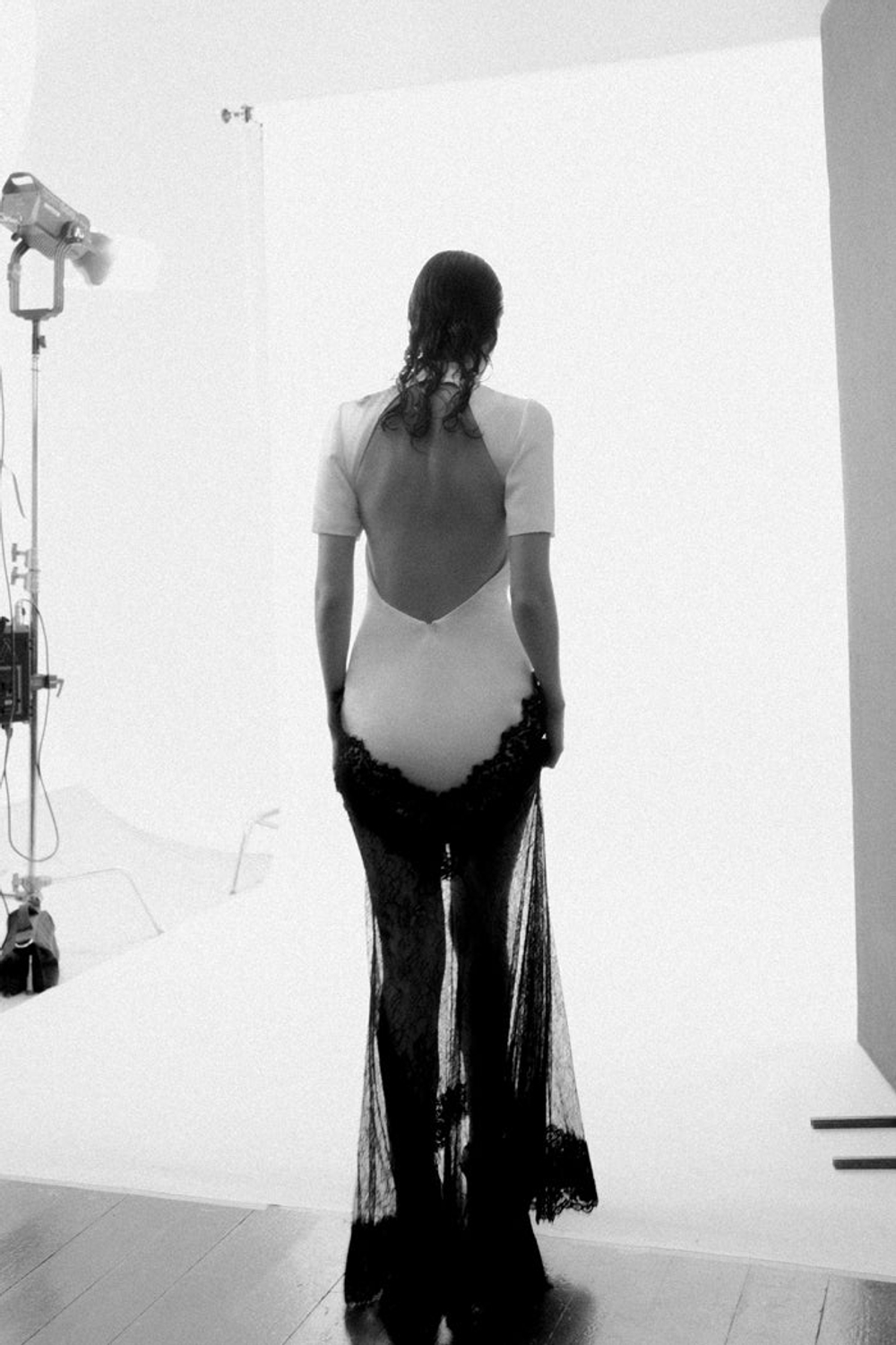 Платье макси из сатина и кружева