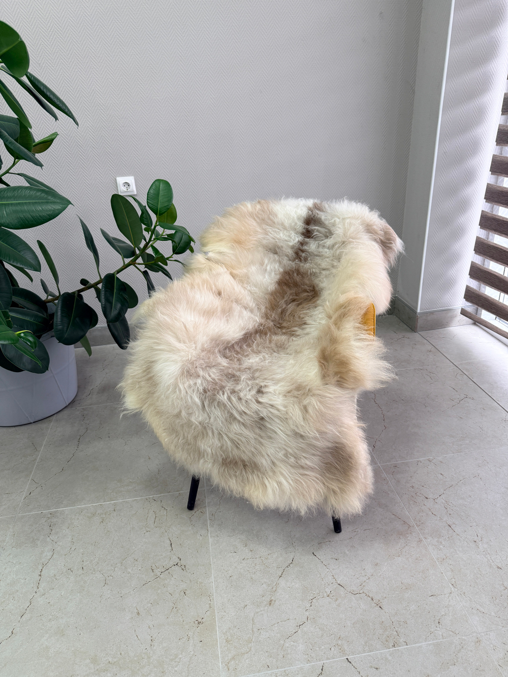 Шкура коврик меховой прикроватный овчина, 120х65 см.