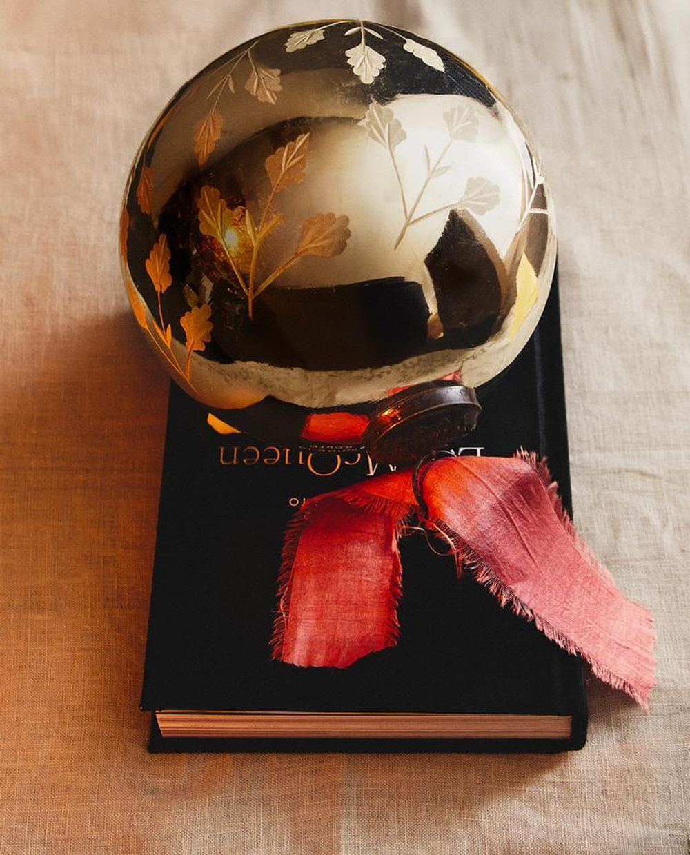 ZARA HOME УКРАШЕНИЯ ДЛЯ РОЖДЕСТВЕНСКОЙ ЁЛКИ В ФОРМЕ ШАРА С ЛИСТЬЯМИ, СЕРЕБРЯНЫЙ