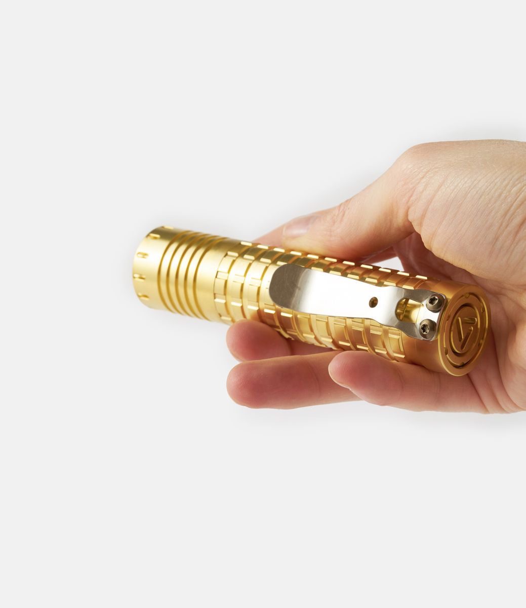Dawn Hex 18650 Brass XPL 6000K — фонарик из латуни