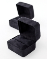 Премиальный металлический футляр под обручальные кольца.