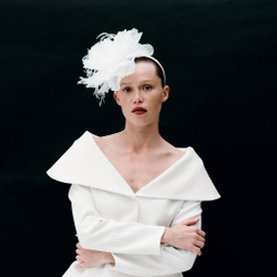 Тонкий ободок с объемным цветком