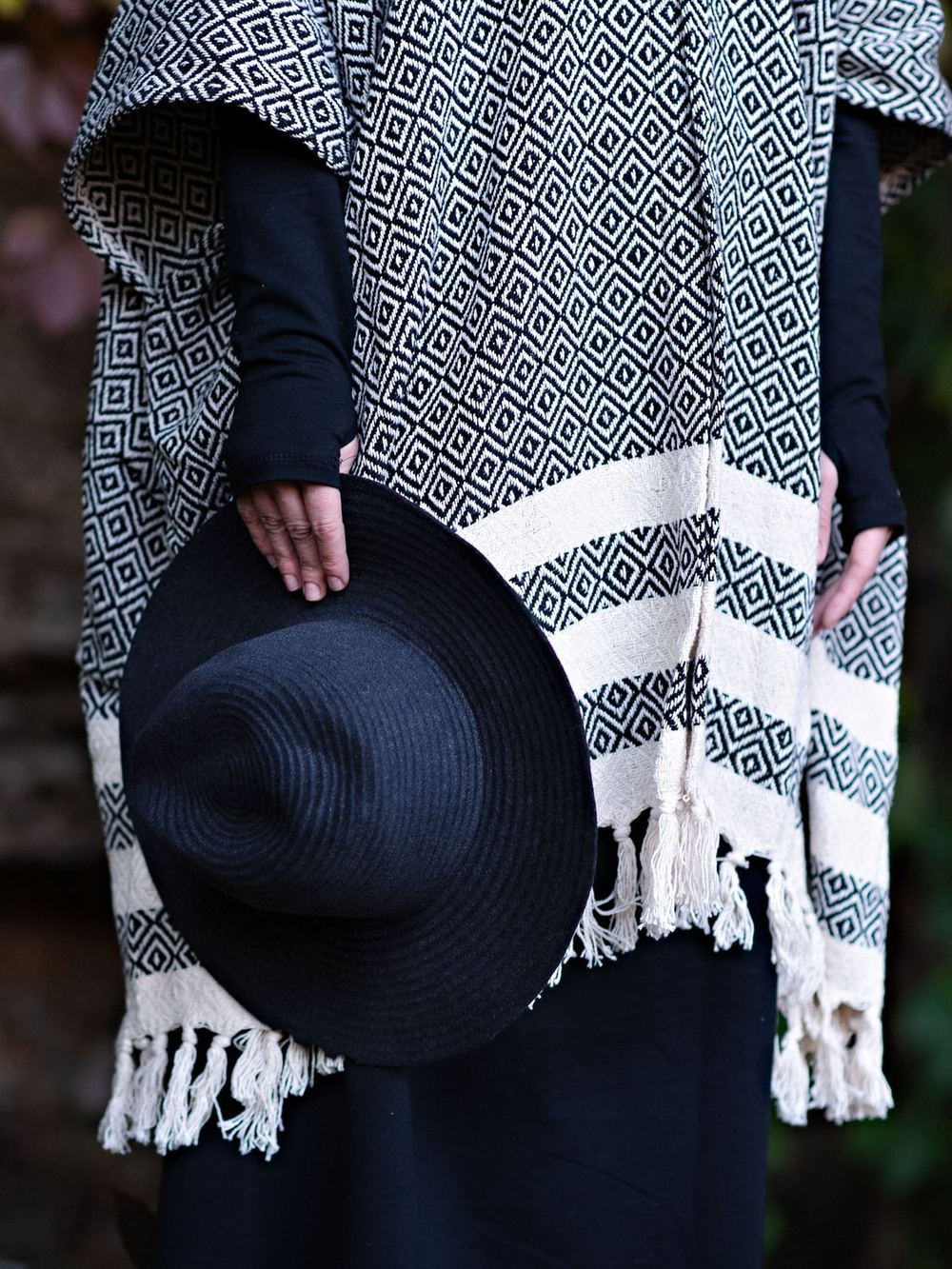 Бохо-накидка из фактурного хлопка (черный с полосами/ромб)