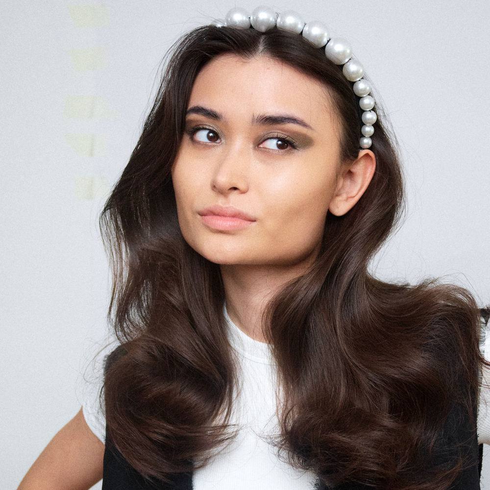 Тонкий ободок с объемными жемчужными шарами