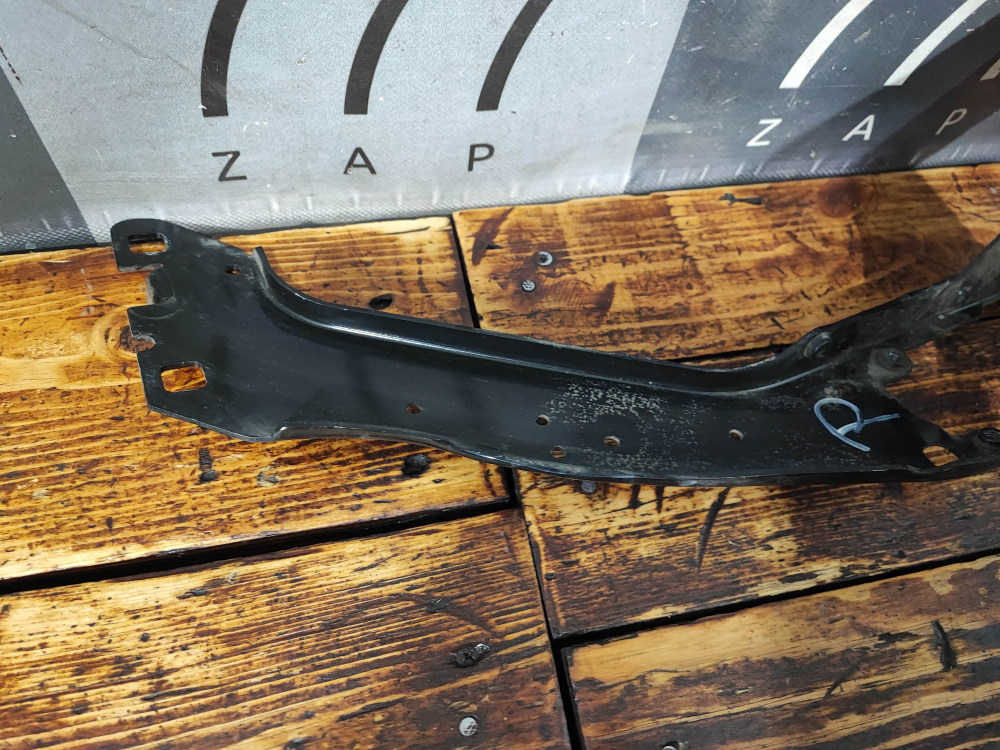 Кронштейн радиатора правый MINI Hatch (F55/F56)  Б/У Оригинал 51647307874