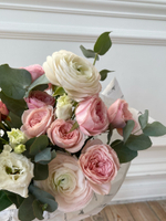 Букет в вазу с пионовидной нежно-розовой кустовой розой