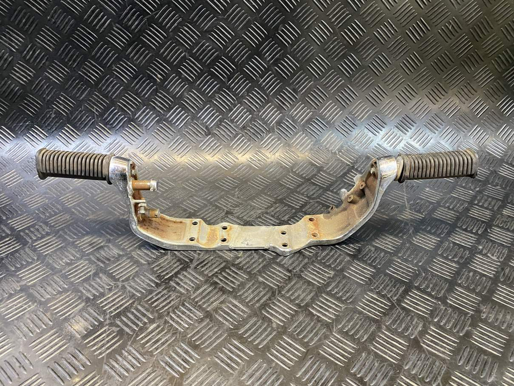 Подножки водительские Suzuki Intruder VS750 VR51A (с кронштейном)