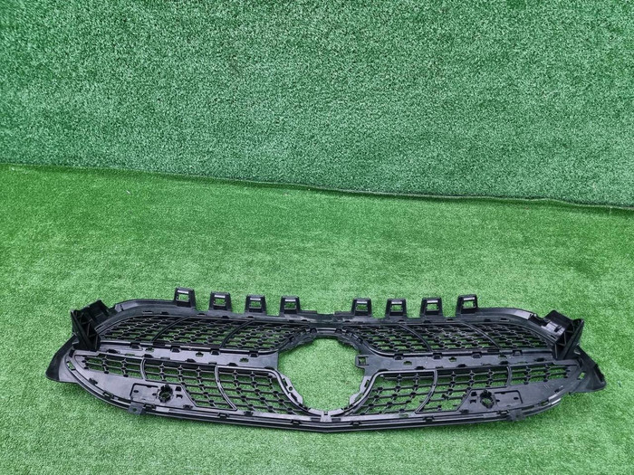 Решетка радиатора Mercedes A W177 (2018-2022)