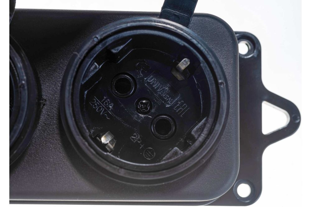 Колодка 4 розетки однофазная с заглушками с заземляющими контактами (каучук)1029