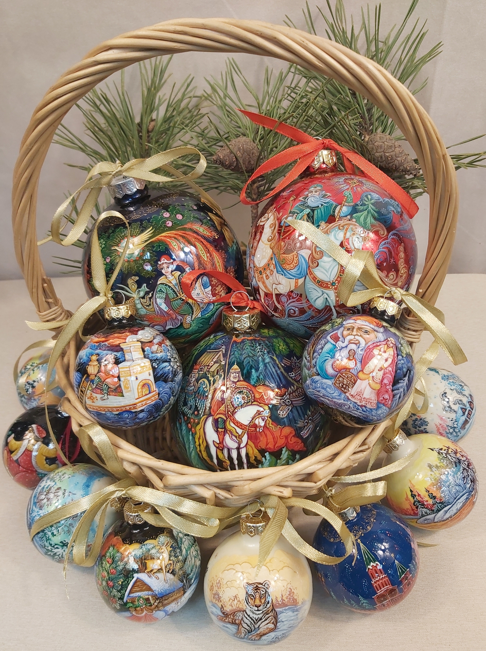 Шар новогодний с логотипом или по индивидуальному сюжету (ручная роспись)