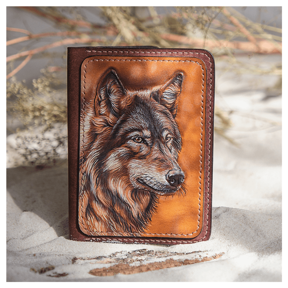 Кожаная обложка на паспорт «Волк»