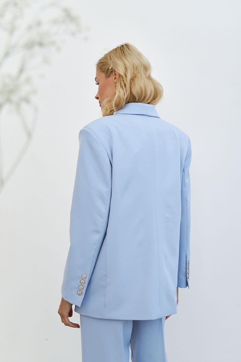 Пиджак оверсайз с шалевым воротом голубого цвета