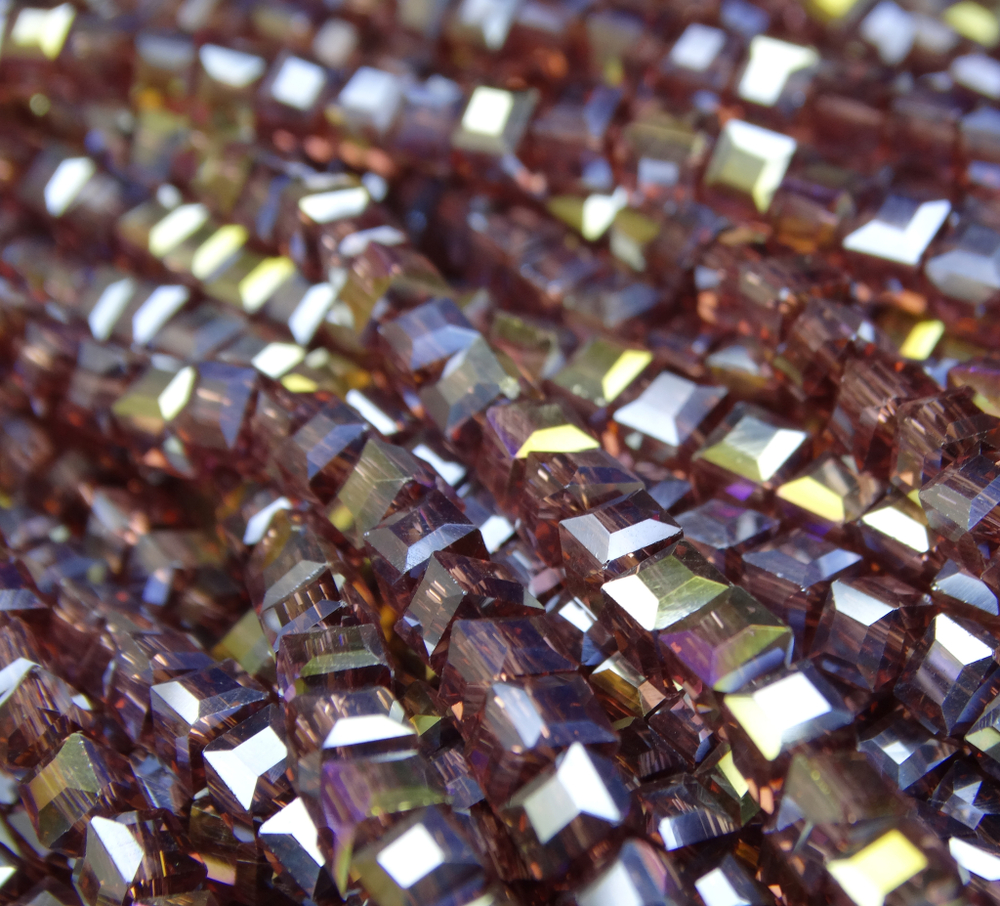 БВ011ДС3 Хрустальные бусины квадратные, цвет: бургунди AB прозрачный, размер 3 мм, кол-во: 63-65 шт.