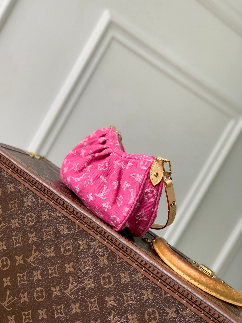 Louis Vuitton Pochette Valley
