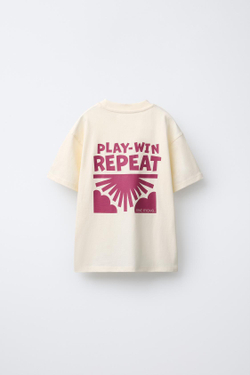 ZARA ОДНОТОННАЯ ФУТБОЛКА С НАШИВКОЙ, БЕЛЫЙ