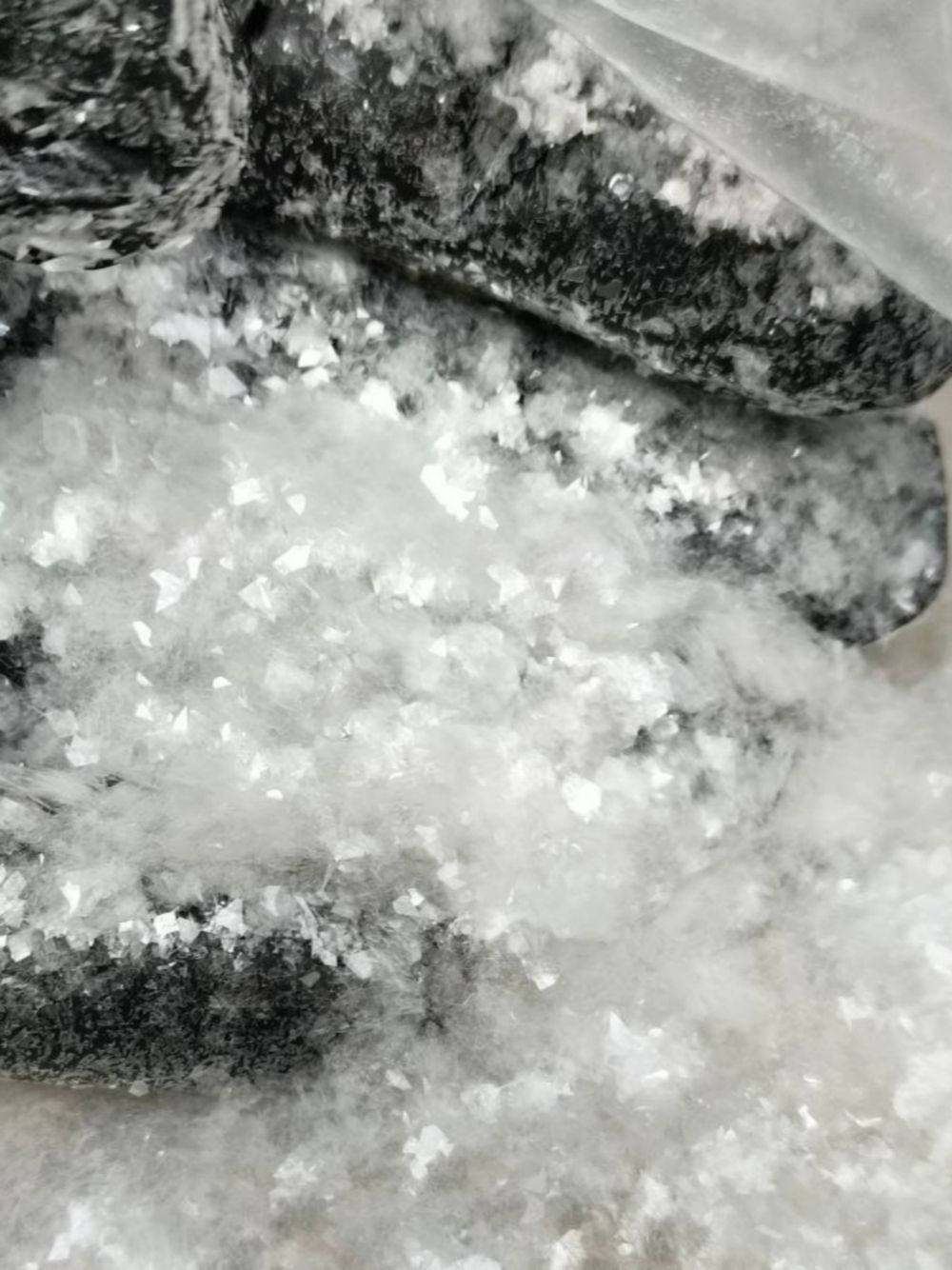 Хлопья - слюда Белые - 88301 - для литья изделий и творчества