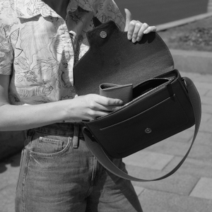 Сумка Universel из кожи теленка, черного цвета