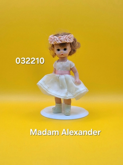 Коллекционная кукла Madame Alexander McDonalds 032210