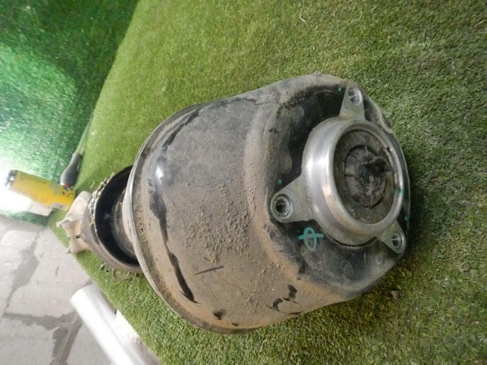 Стойка пневматическая передняя правая BMW X7 G07 (2019-н.в.)