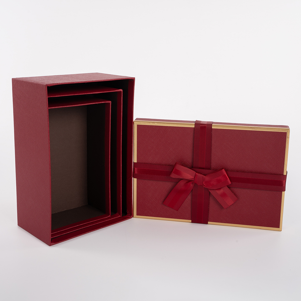 Коробка «Стильный презент» красного цвета