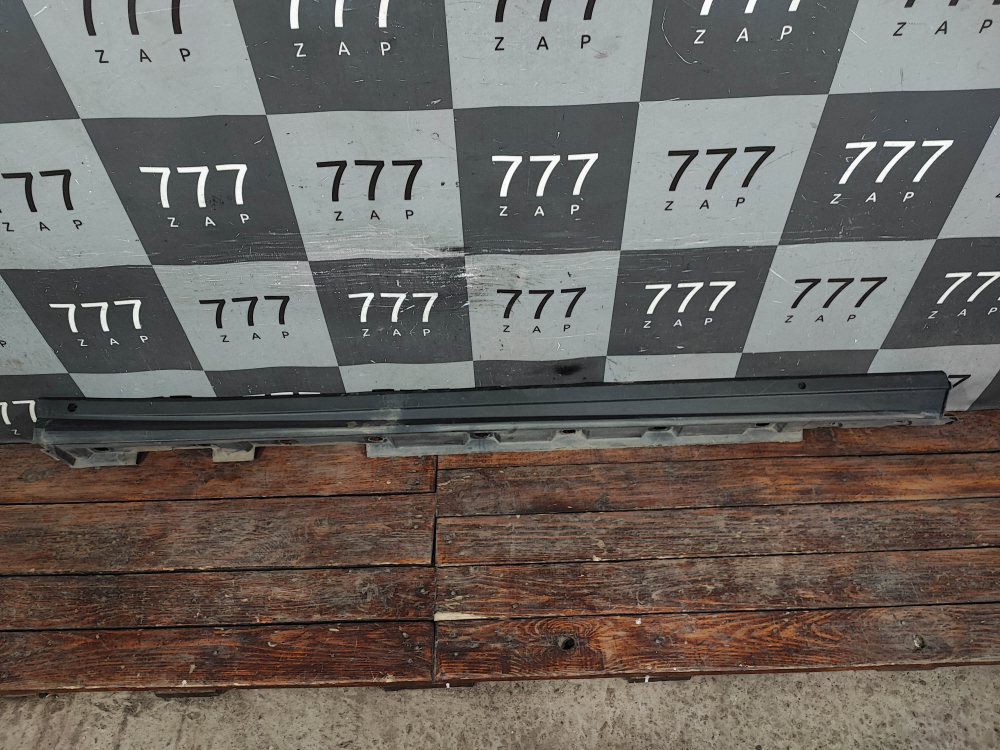 Накладка порога правого Toyota RAV4 V (XA50) 18-нв Б/У Оригинал 7585042031