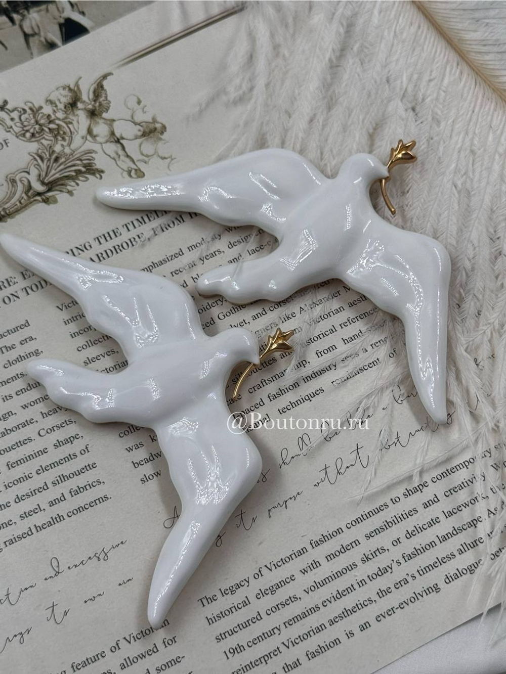 Брошь "Птица" белая эмаль Скиап.