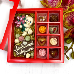 Шоколадный набор "Любимой бабушке": мишка с тюльпанами, шоколадка-надпись и 8 конфет ручной работы