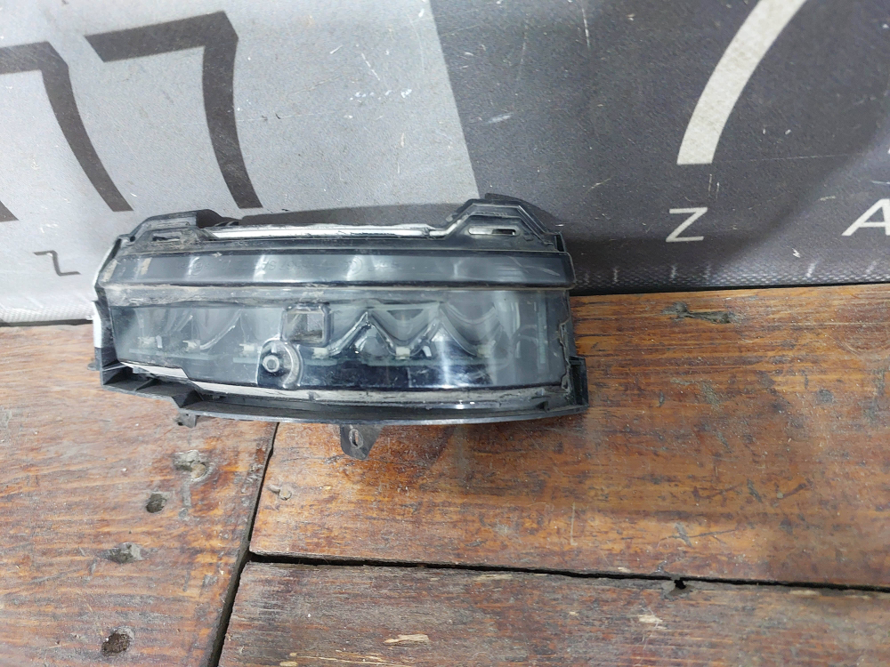 Повторитель поворота в зеркало правый RR Evoque 1 15-18 Б/У Оригинал LR048351