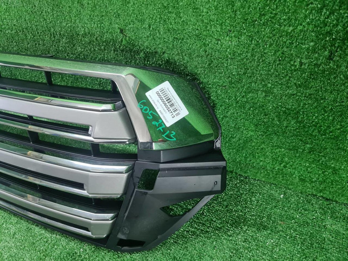 Решетка радиатора Toyota Land Cruiser 200 (2015-2021)