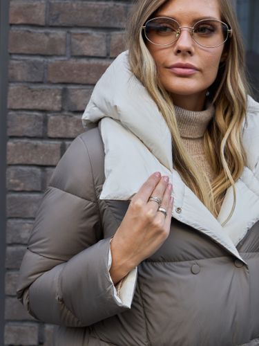 Длинный двусторонний коричнево-белый пуховик