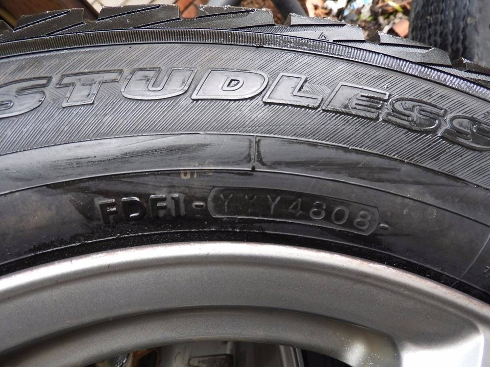 Шины Yokohama Ice Guard 215/60 R16 95Q 2 шт.