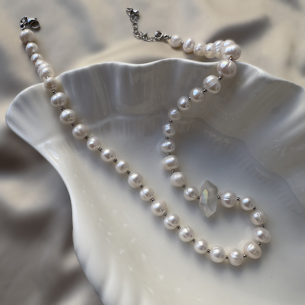 Чокер "Молочный свет"