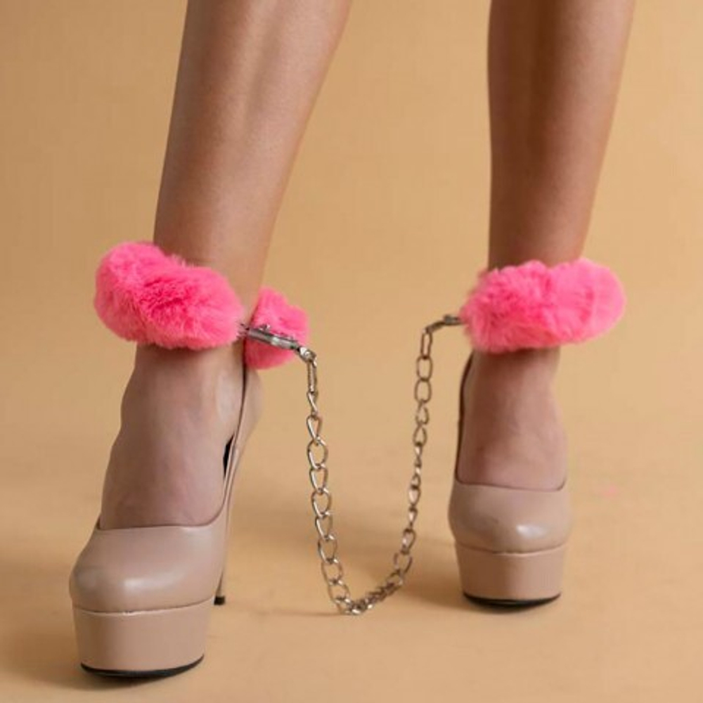 Оковы железные с розовым мехом Be Mine, One Size