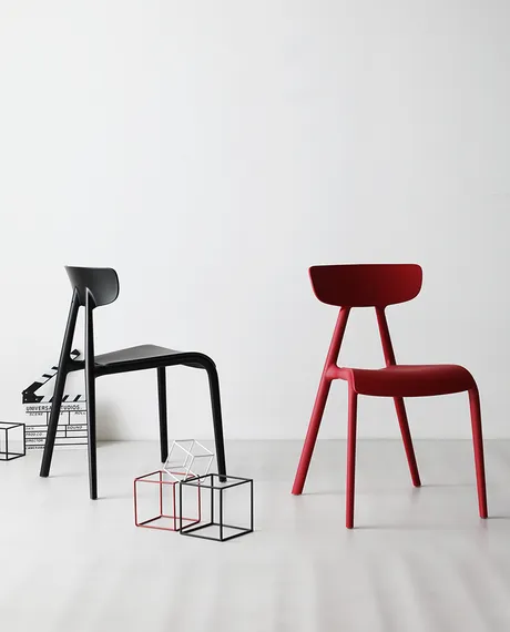 Черный пластиковый стул Tilt | Купить в Hallberg.ru