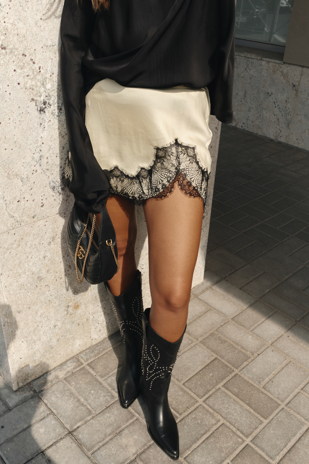 Юбка мини с разрезом и кружевом lime