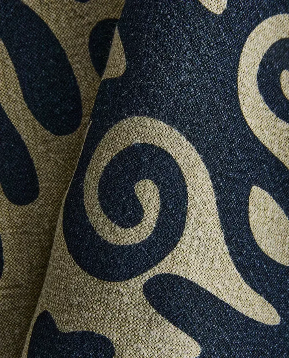 ZARA HOME X NANUSHKA ЛЬНЯНОЕ ПОЛОТЕНЦЕ С ЦВЕТОЧНЫМ РИСУНКОМ, ТЕМНО-СИНИЙ