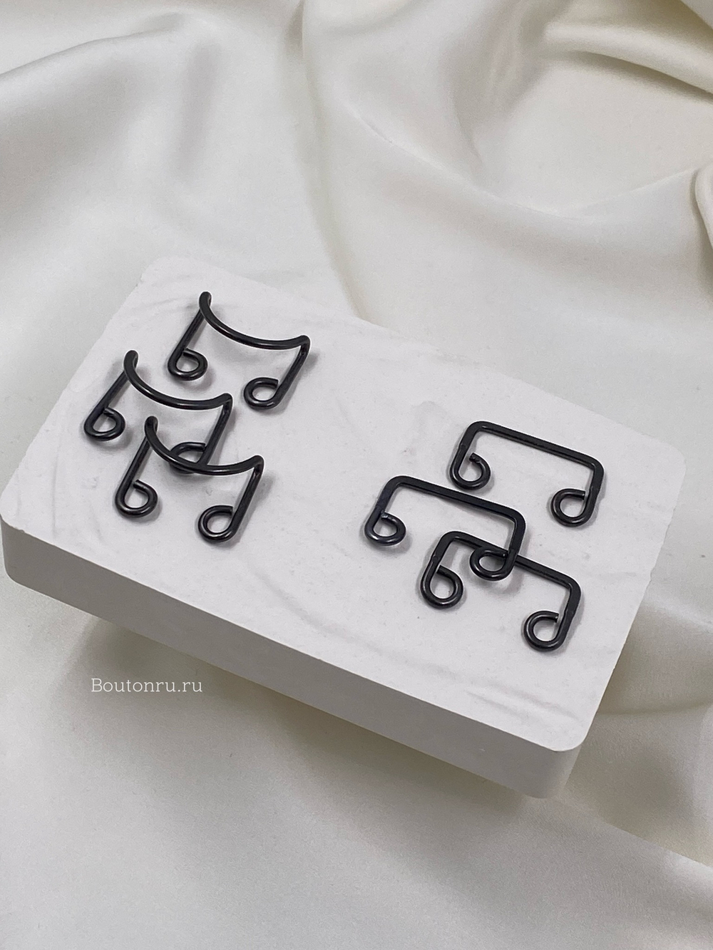 Крючок на стойку воротника графит