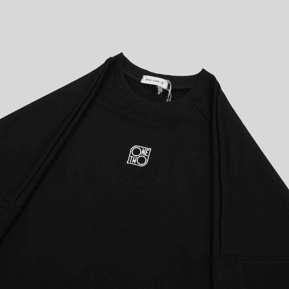 Толстовка One Two Raglan Sweatshirt Logo Black черная