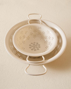 ZARA HOME ДУРШЛАГ С ЦВЕТОЧНЫМ УЗОРОМ, КРЕМОВЫЙ