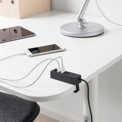 IKEA LÖRBY  (ИКЕА ЛÖРБЙ)  -  Зарядное устройство USB с зажимом, черное
