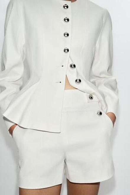 ZARA ШОРТЫ С МЕТАЛЛИЧЕСКИМИ ПУГОВИЦАМИ, ЭКРЮ