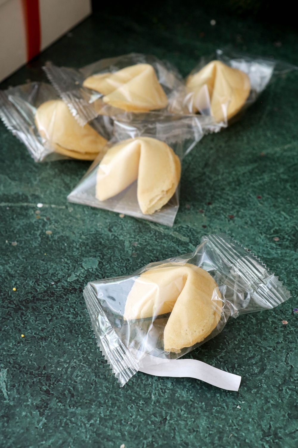 Печенье с новогодними предсказаниями