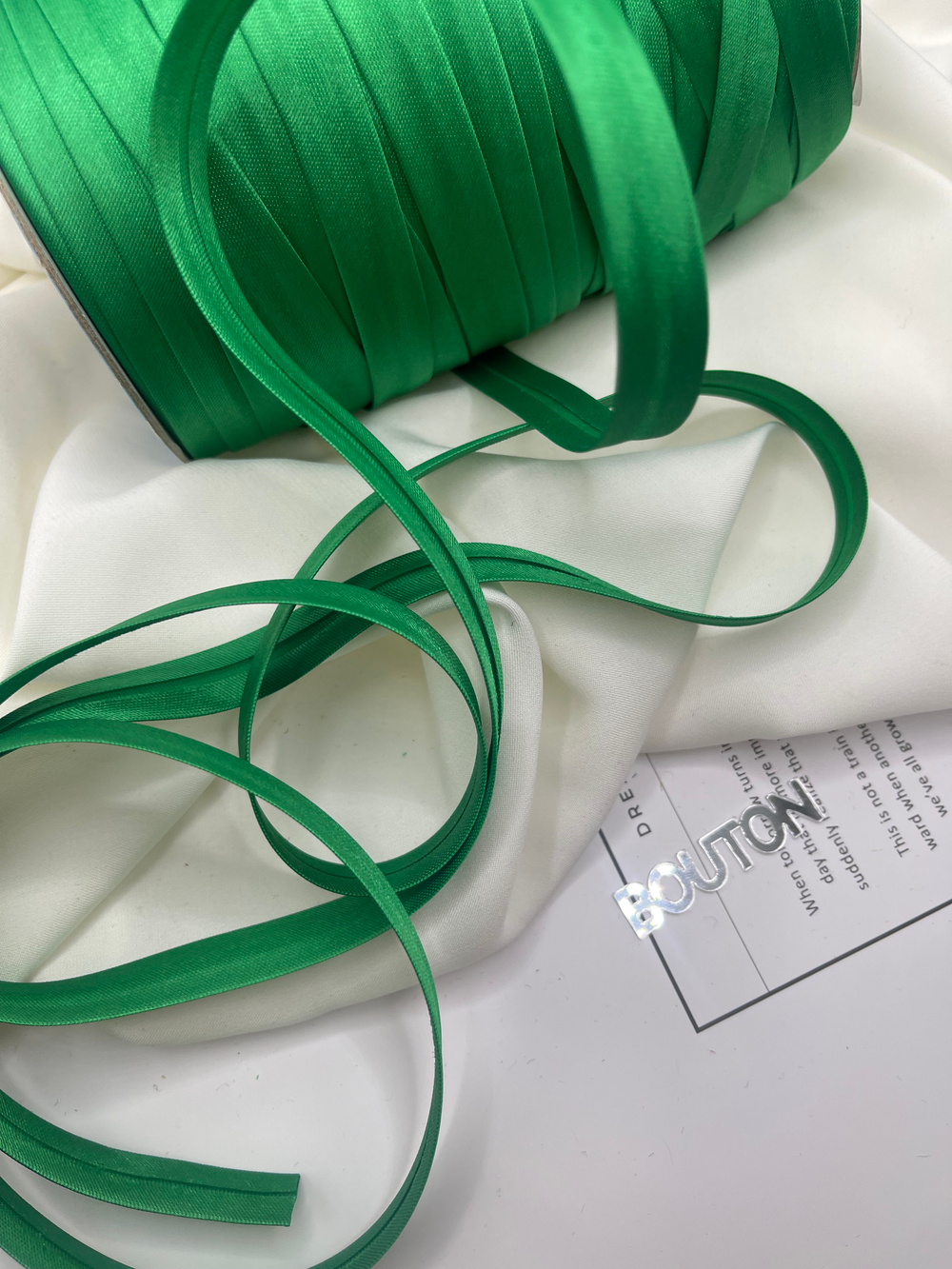 Косая бейка "Gamma" GK-12P 11 - 12 мм №061 зелёный