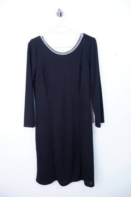 Платье H&M с красивым акцентом на вороте, маркировка 42, визуально 48 размер