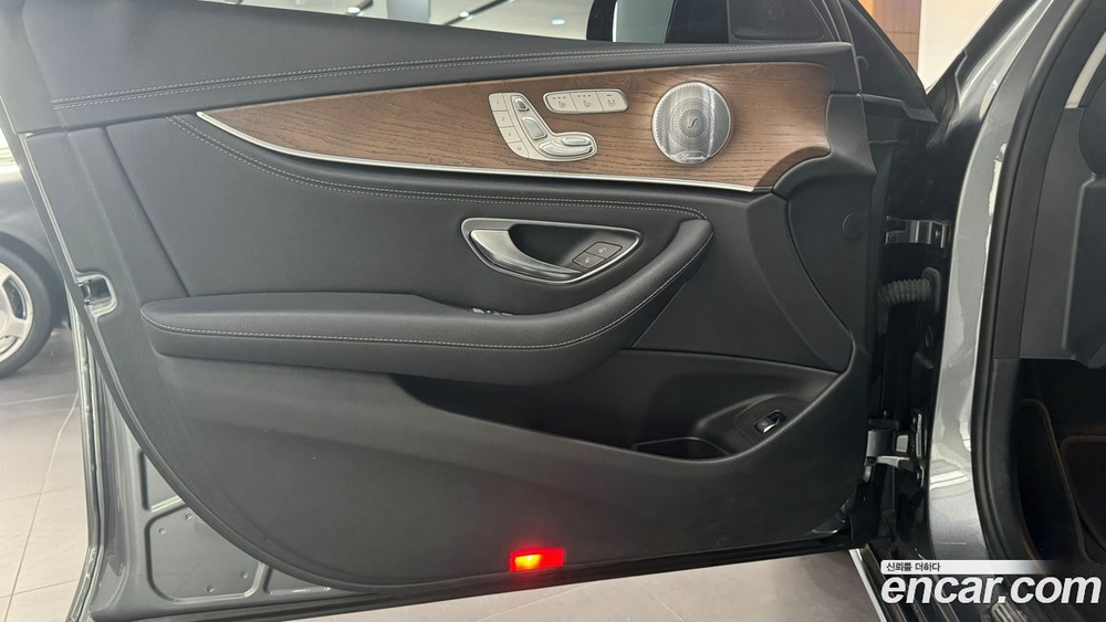 Mercedes-Benz E-Class W213 E300 4MATIC Exclusive (10.2019)