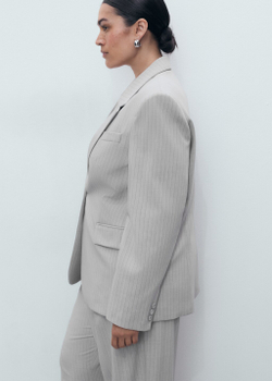 Костюмный блейзер в узкую полоску