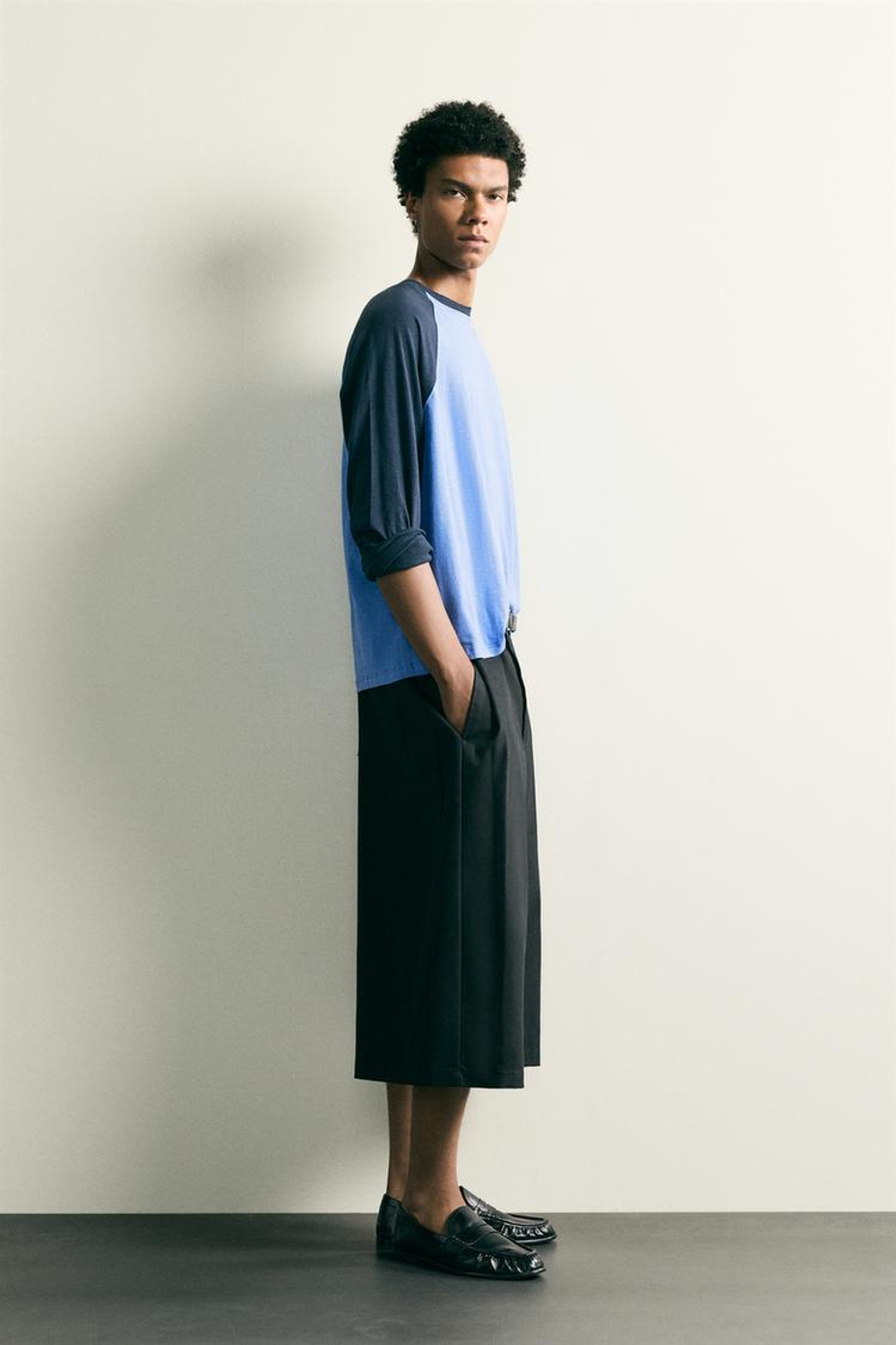 ZARA БРЮКИ-КЮЛОТЫ RELAXED FIT СО СКЛАДКАМИ, ЧЕРНЫЙ