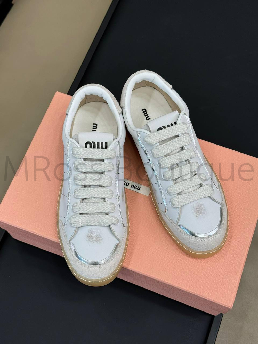 Кроссовки Miu Miu женские белого цвета с эффектом потертости