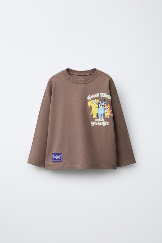 ZARA ФУТБОЛКА С РЕЛЬЕФНЫМ ПРИНТОМ BLUEY © LUDO STUDIO, КОРИЧНЕВЫЙ