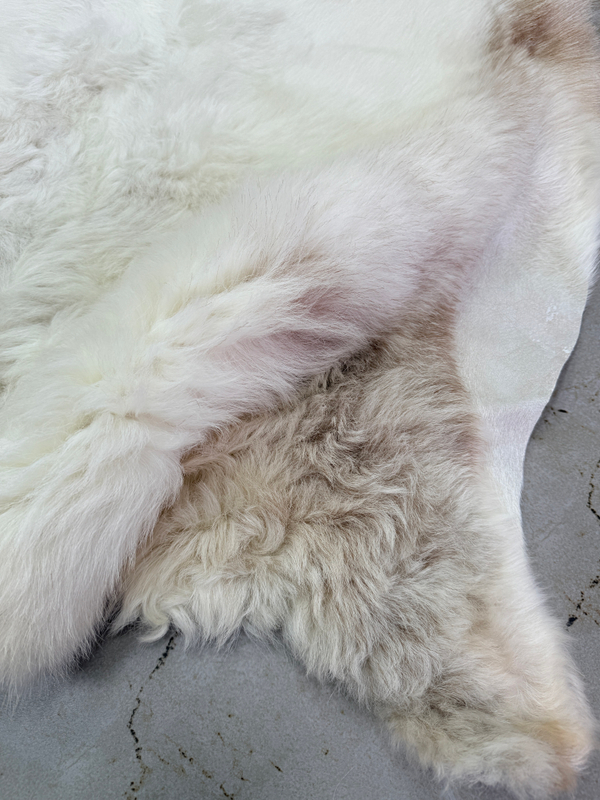 Шкура коврик меховой прикроватный овчина, 120х65 см.